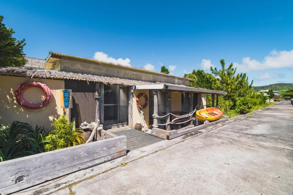 Kadekaru Apartment | 海の家
