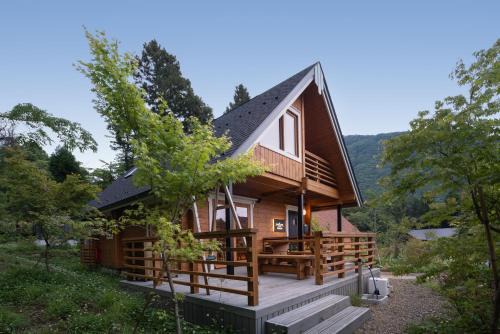 Hakone Ski Chalet | 箱根芦之隠 Ashi Hakone Cabin Retreat