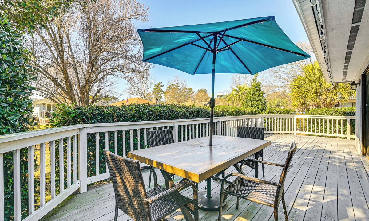 Myrtle Beach House | 1 Mi to Broadway at the Beach: Home w/Large Yard!