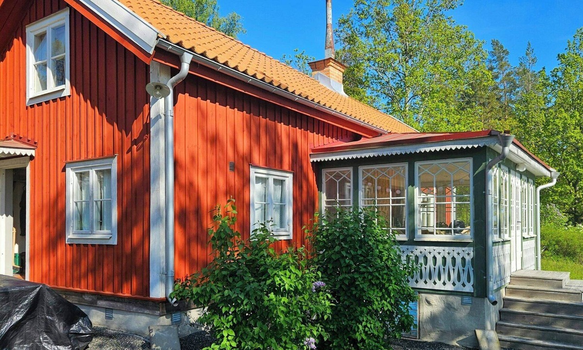 Soderkoping Municipality House | 1850s archipelago homestead on Trännö