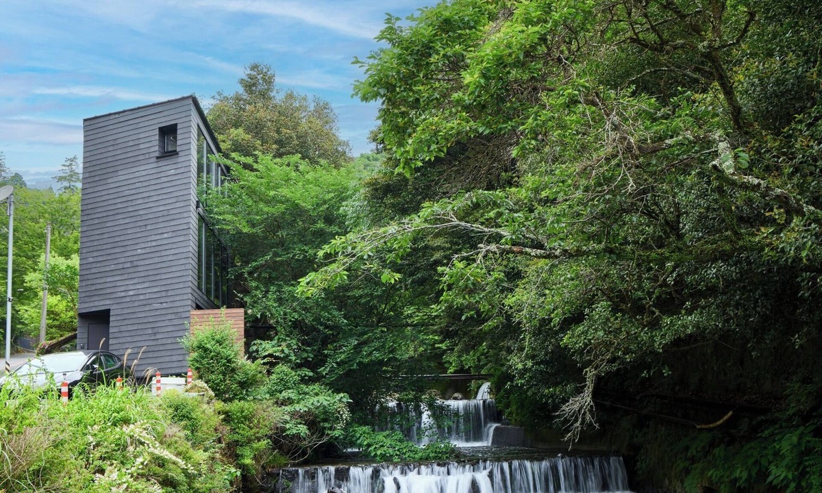 Yugawara House | A villa along the mountain stream where you can en/Ashigarashimo District Kanagawa