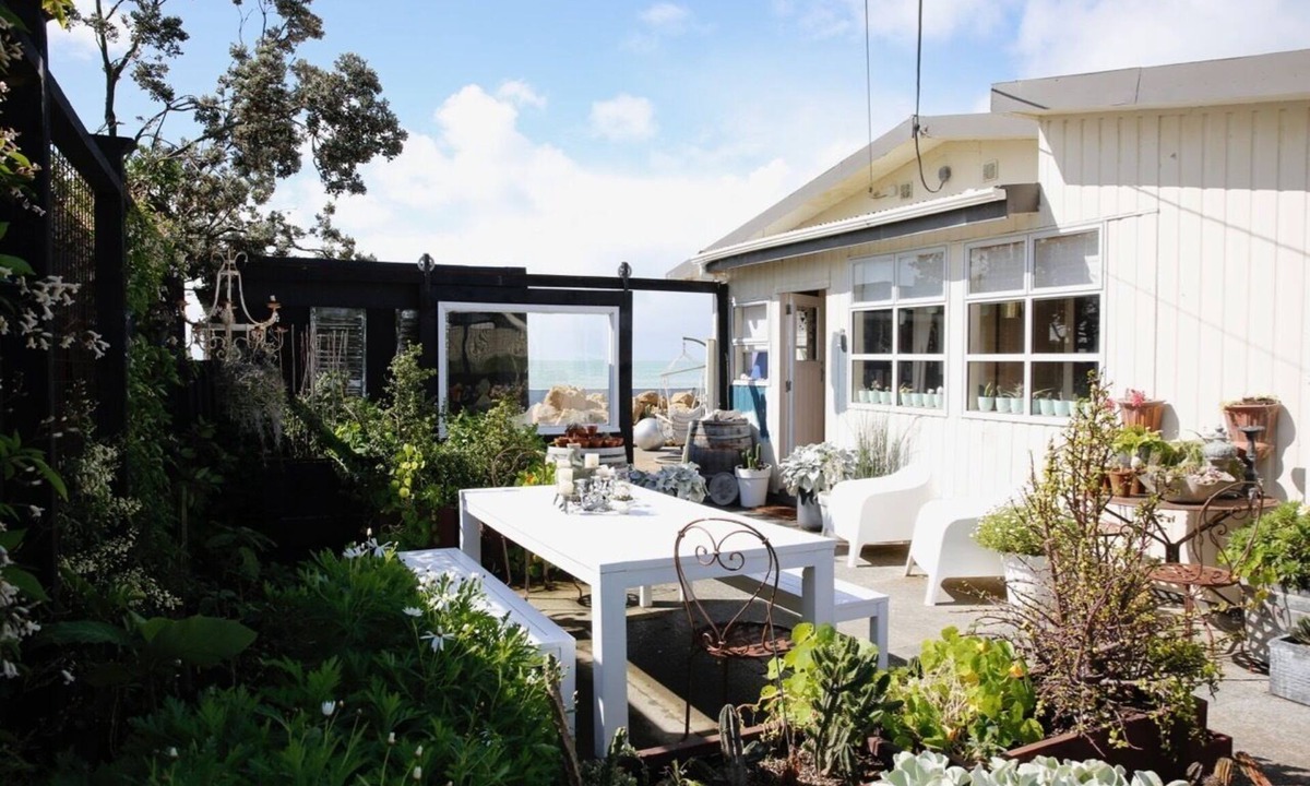Haumoana House | Absolute Beach Front. Wake up to see the sun rise