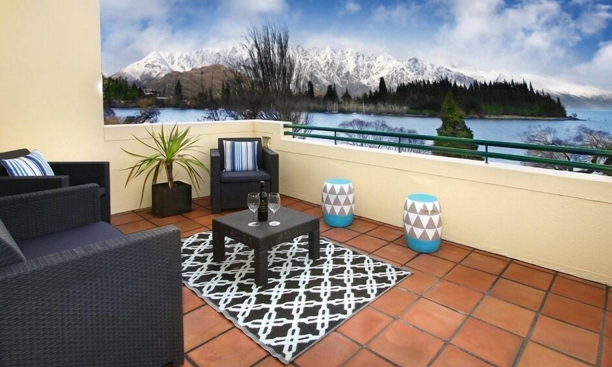 Queenstown Apartment | Absolute Lakefront Downtown Queenstown