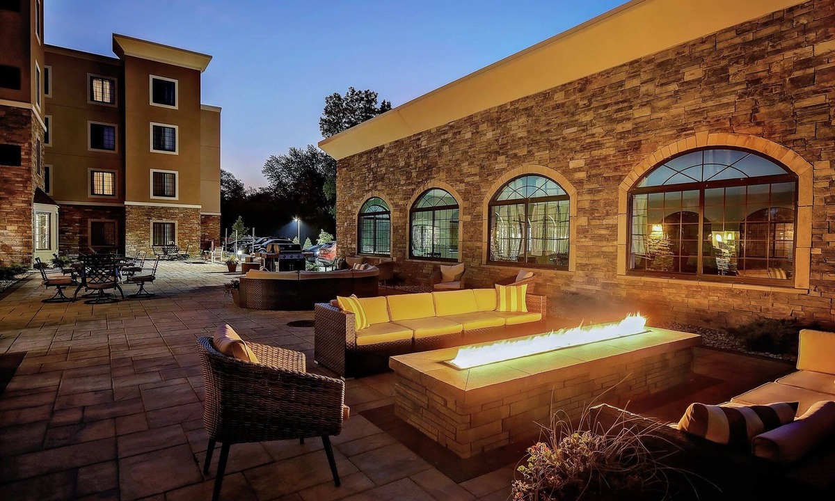 Holland Apartment | Accessible King Studio w/Pool & Breakfast