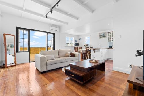 Mount Albert Apartment | Albert.T Home