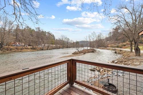 Dillsboro House | All Tuckered Out - Riverfront Cabin, Fish, Hike & 5 Minutes to Sylva!