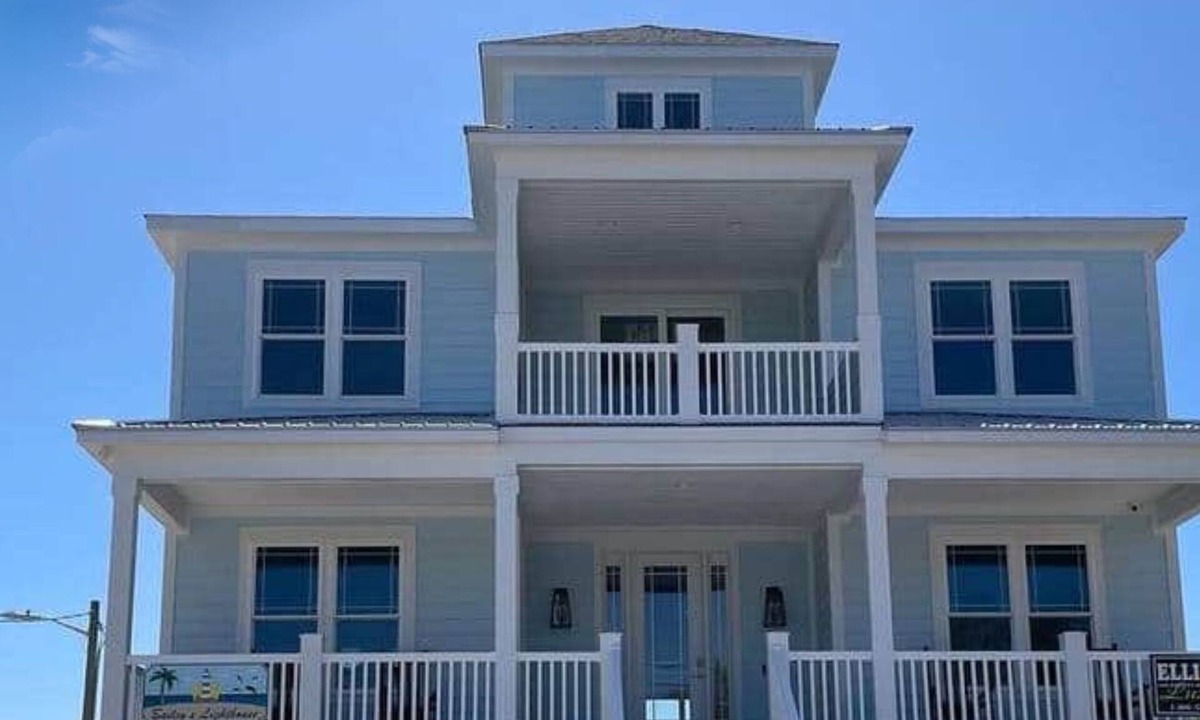 Atlantic Beach House | Bailey's Lighthouse, Bailey's Lighthouse