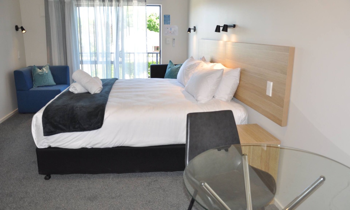 Tahunanui Hotel | Balmoral Motel