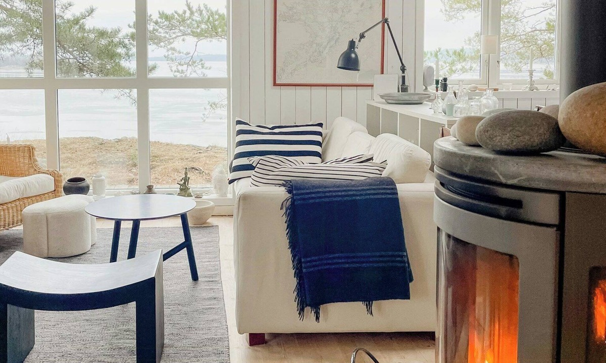 Gashaga House | Bayfront Bliss: Embracing Storholmen's Allure
