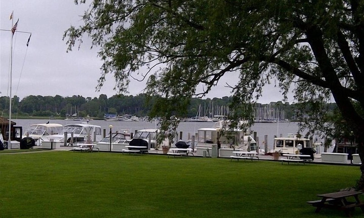 Saugatuck Apartment | Bayfront King, Harbor View & Porch,Parking, Location!