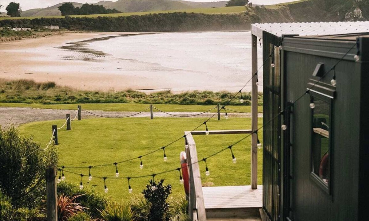 Hinahina Cabin | Beach Front Oasis in the Heart of The Catlins