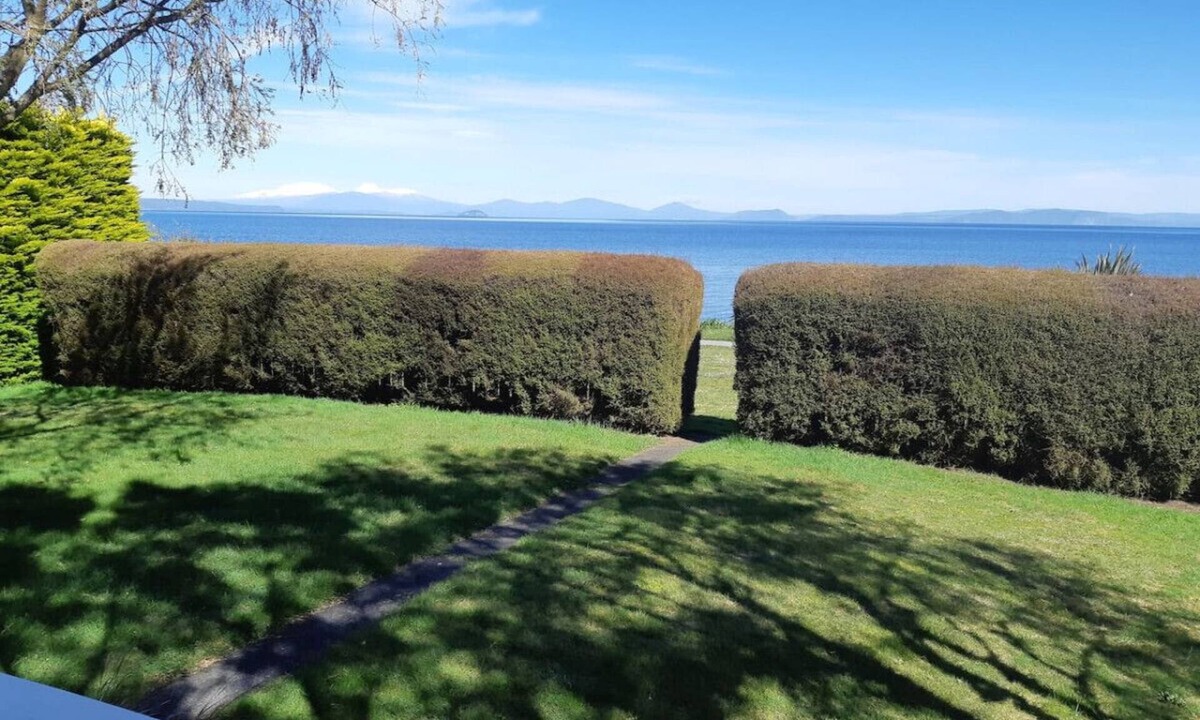 Waitahanui House | Beach Magic - Absolute Lakefront Family Retreat