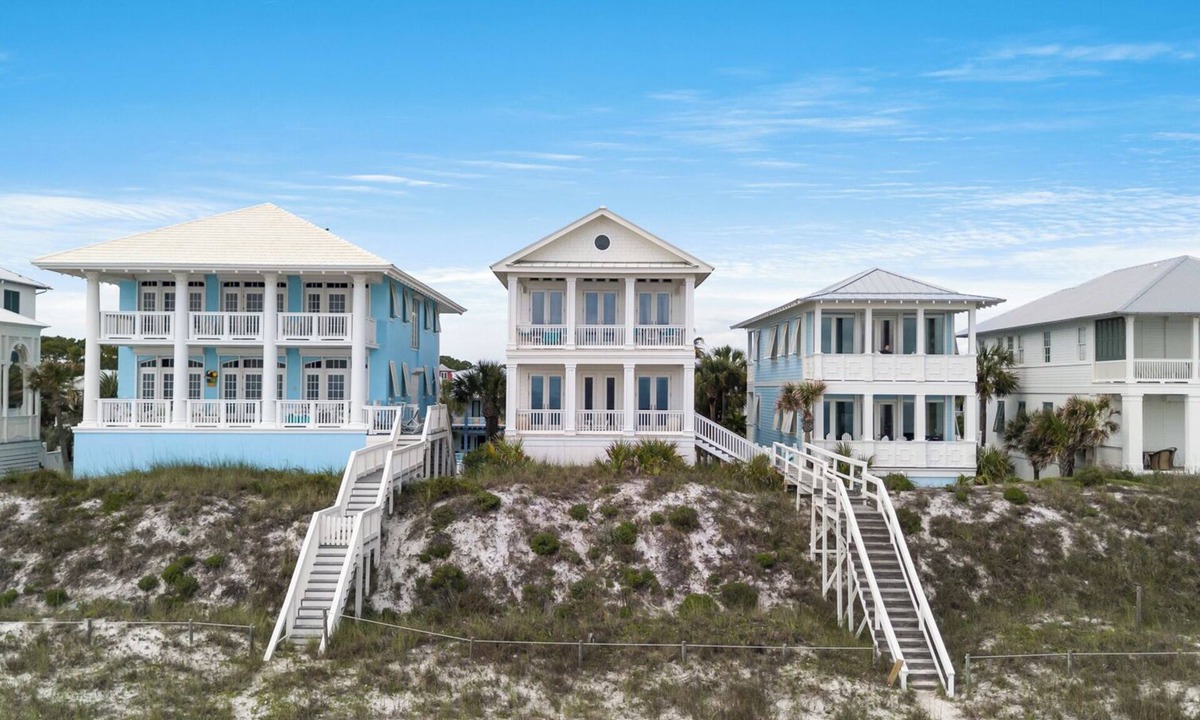 Sunnyside House | BeachFront Home + Guest Home, Private Pool & Beach