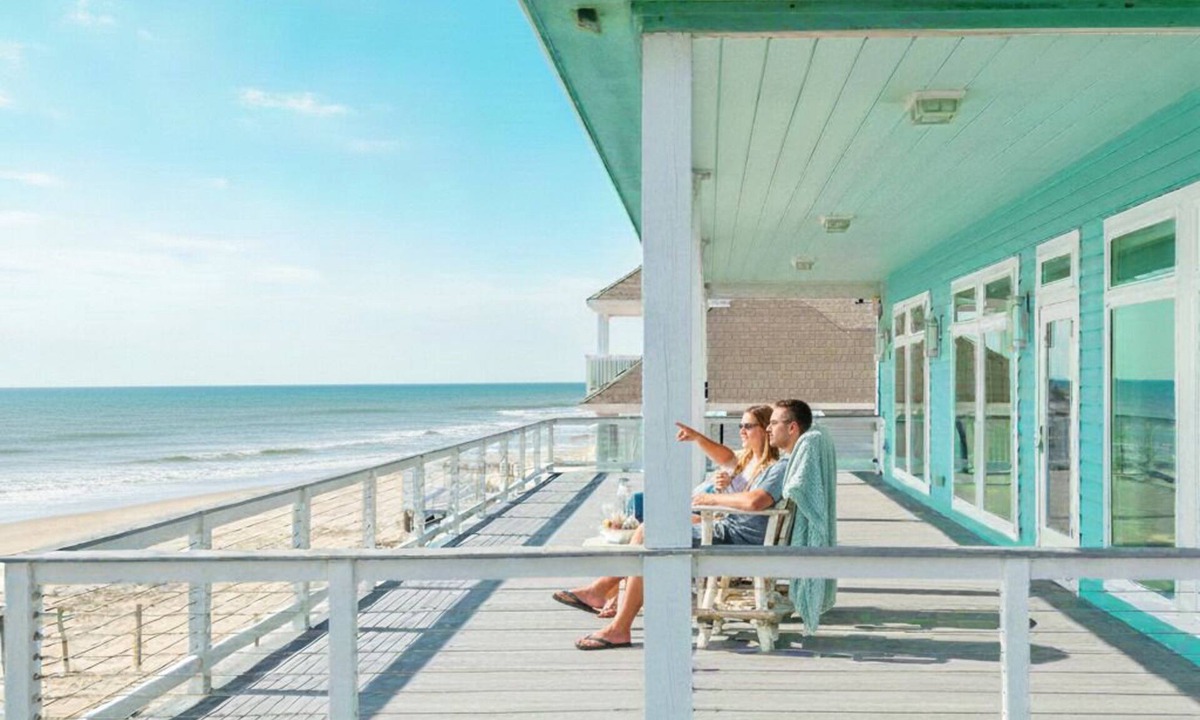 Spanish Grant House | Beachfront Panoramic Ocean Views 2 King Beds Direct Beach Access