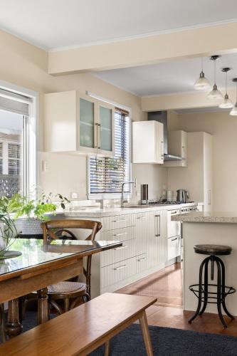 Marewa Villa | Beautiful Large Central Napier Home