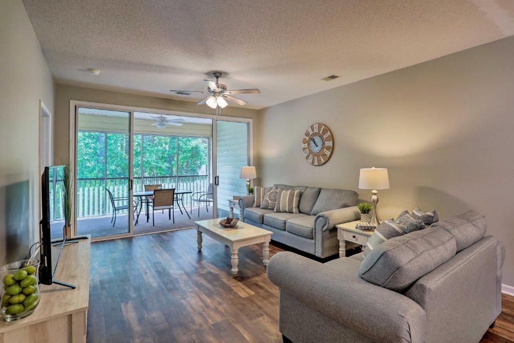 Red Hill Apartment | Beautiful Myrtle Beach Condo on Golf Course with Pool