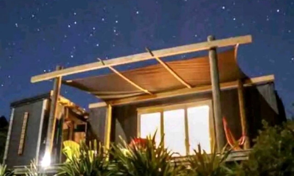 Pohara Cabin | Beautiful Romantic Tiny House with Outdoor Bath and Breathtaking Views in NZ