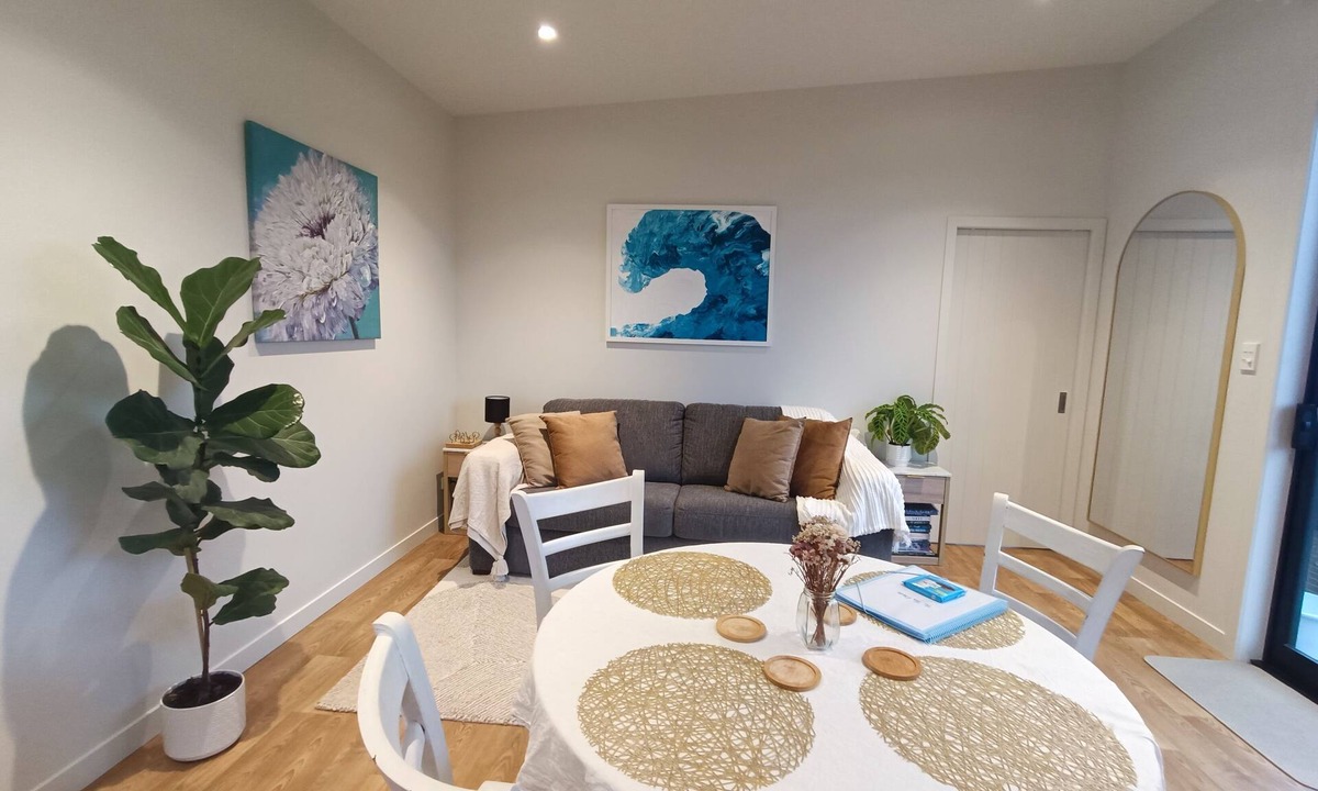 Snells Beach House | Beautifully designed Tiny home, incredibly spacious, 10min from beach