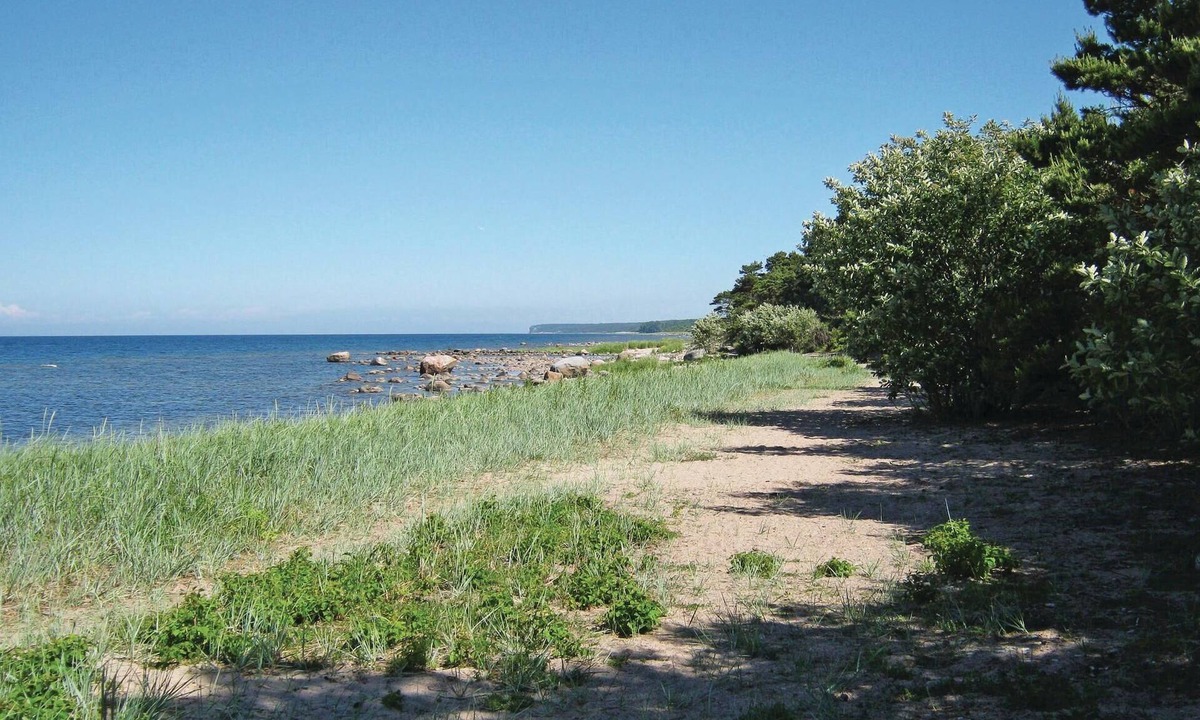 Nyhamn House | Beautifully situated holiday home by the sea in Brissund.