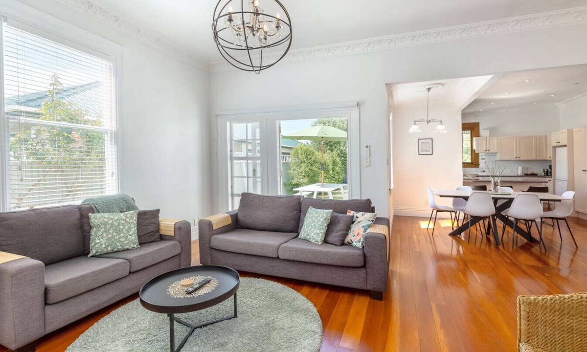 Martinborough House | Bellini | Elegant Heritage Villa, Short Walk to Martinborough Village