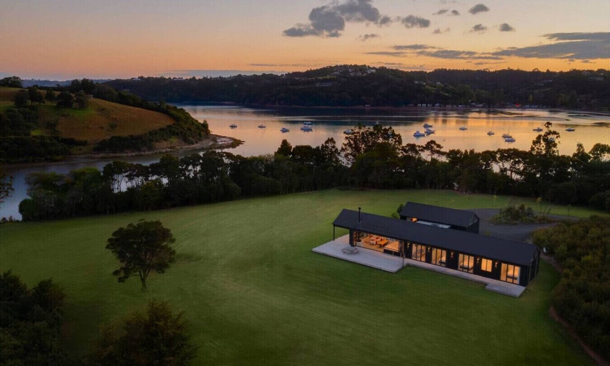 Tawharanui House | Bishop Hill A Place Of Calm & Serenity