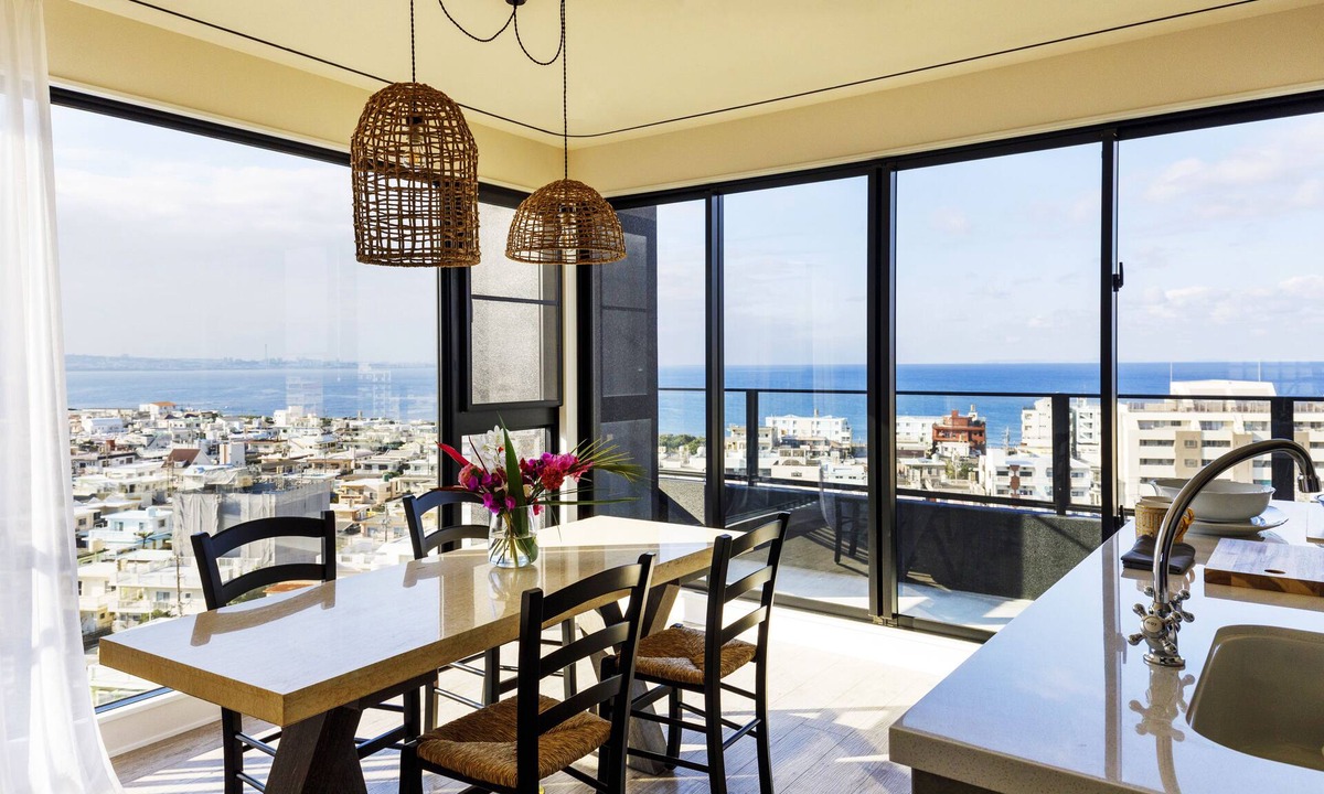 Hamagawa Condo | BLUE STEAK WONDER CHATAN