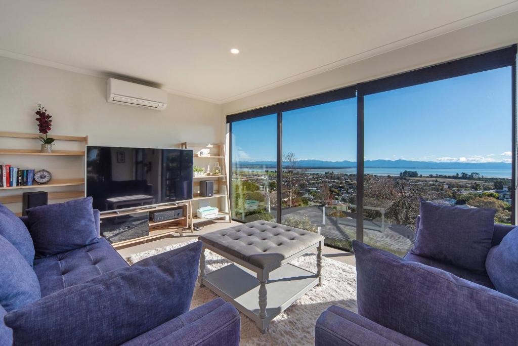 Tahunanui House | Blue Water Views
