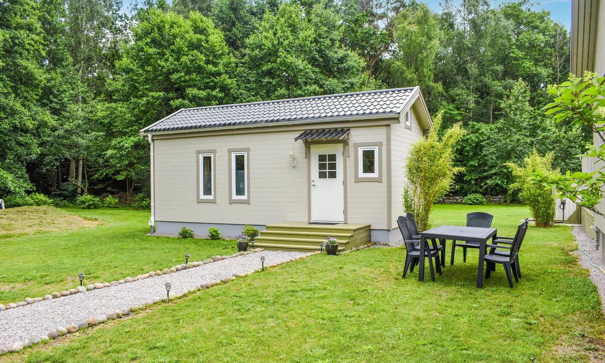 Torhamn House | Bright, quietly located cottage close to the water.