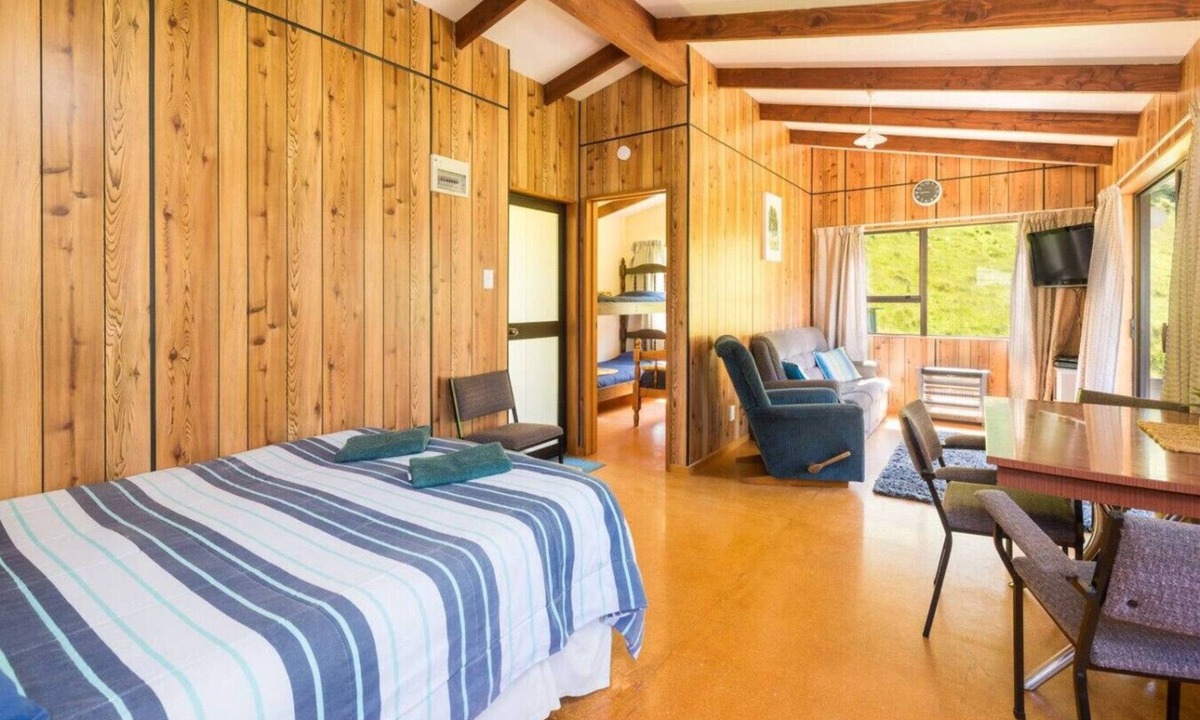 Saint Omer House | Bulwer beachfront retreat - Cottage #1