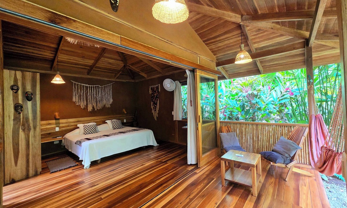 Chiguata House | Casa Cabécar - Just 3 minutes from the beach!