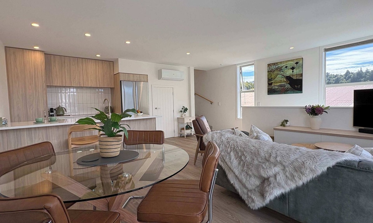 Dunedin City Centre Condo | Central Dunedin Stay with Park Views