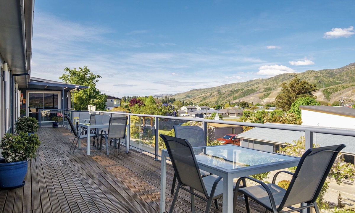 Lowburn Hotel | Central Gateway Motel