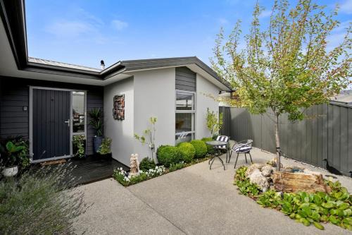 Lowburn Apartment | Central Otago Getaway - Modern 2-Bed