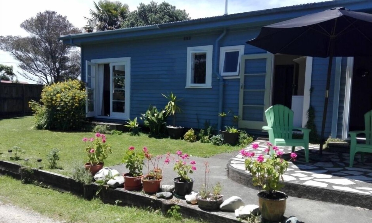 Takaka House | Central pet friendly home