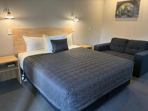 Balclutha Hotel | Charlies Motor Lodge