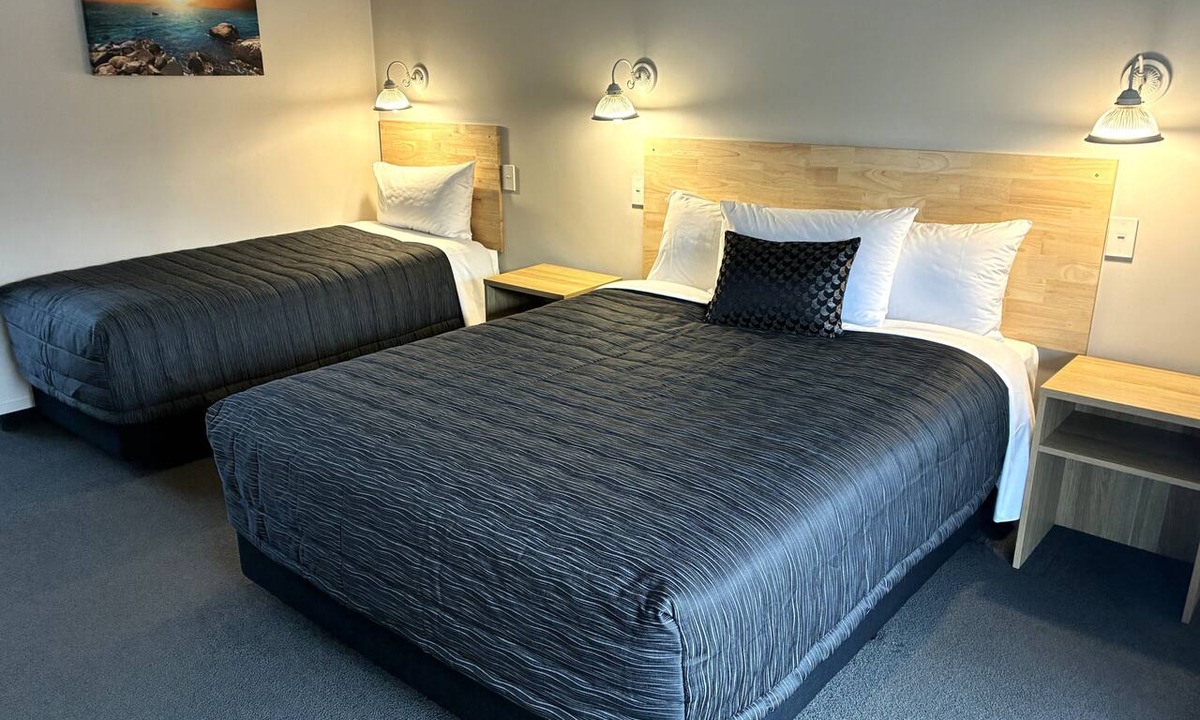 Balclutha Hotel | Charlies Motor Lodge