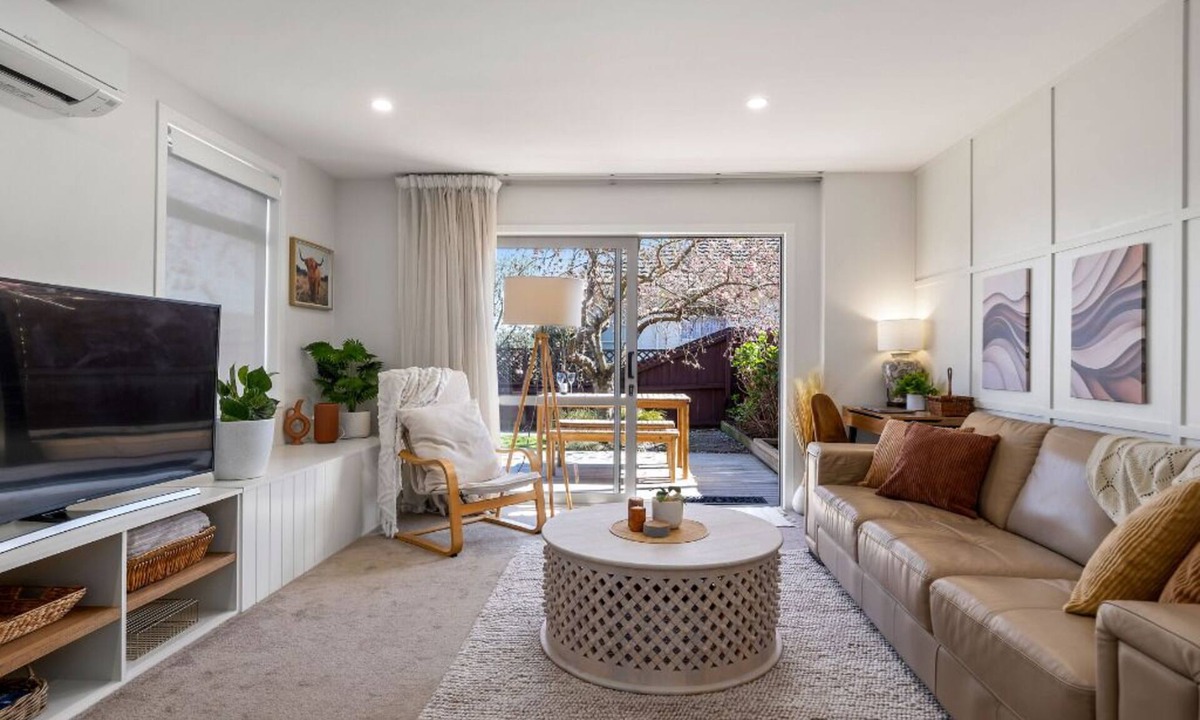 Linwood House | Charming Central Stay - Cosy Comfort and Free Parking