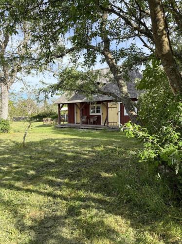 Katthammarsvik Ski Chalet | Charming Countryside Cottage at Katthamra Gård