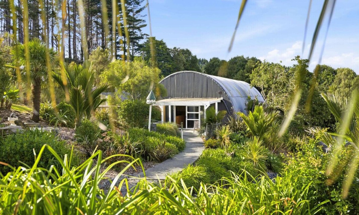 Whangaripo House | Chic Converted Barn in Matakana with Spa