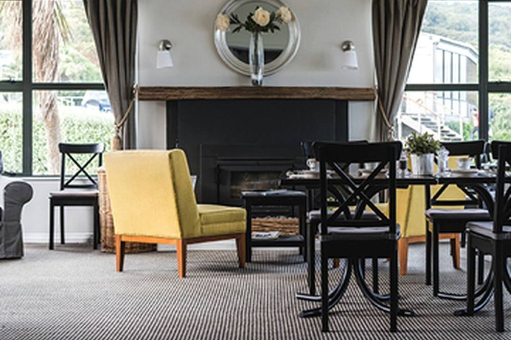 Bluff Cabin | Coastal Vacation Accommodation in Bluff, New Zealand