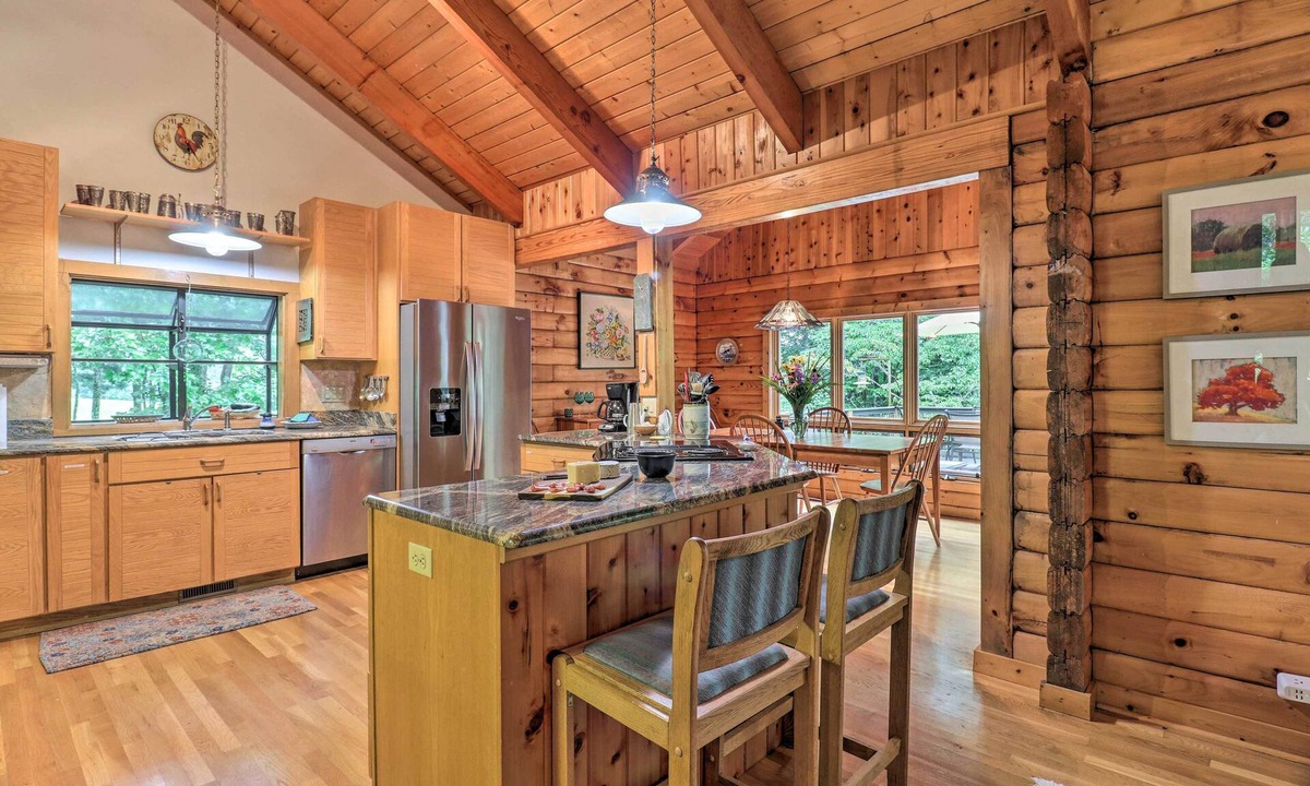 Canton Cottage | 'cold Mountain Reflections' Cabin w/Game Room!