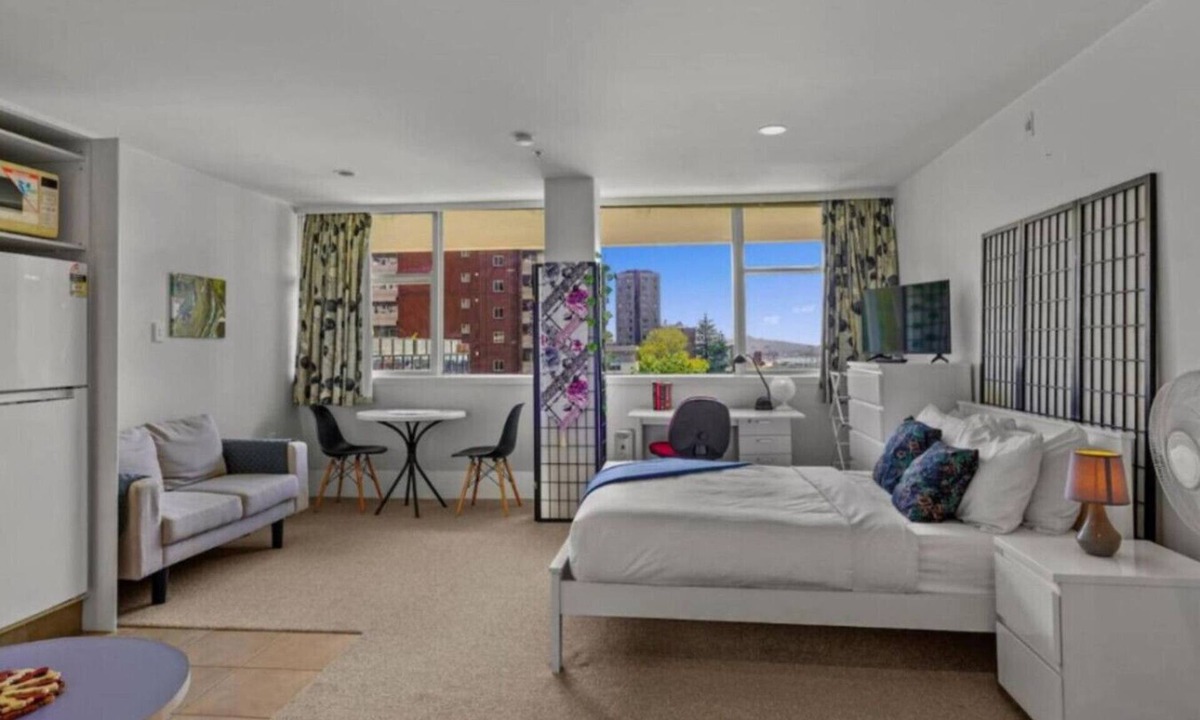Grafton Apartment | Comfortable Studio with Parking and Seaview