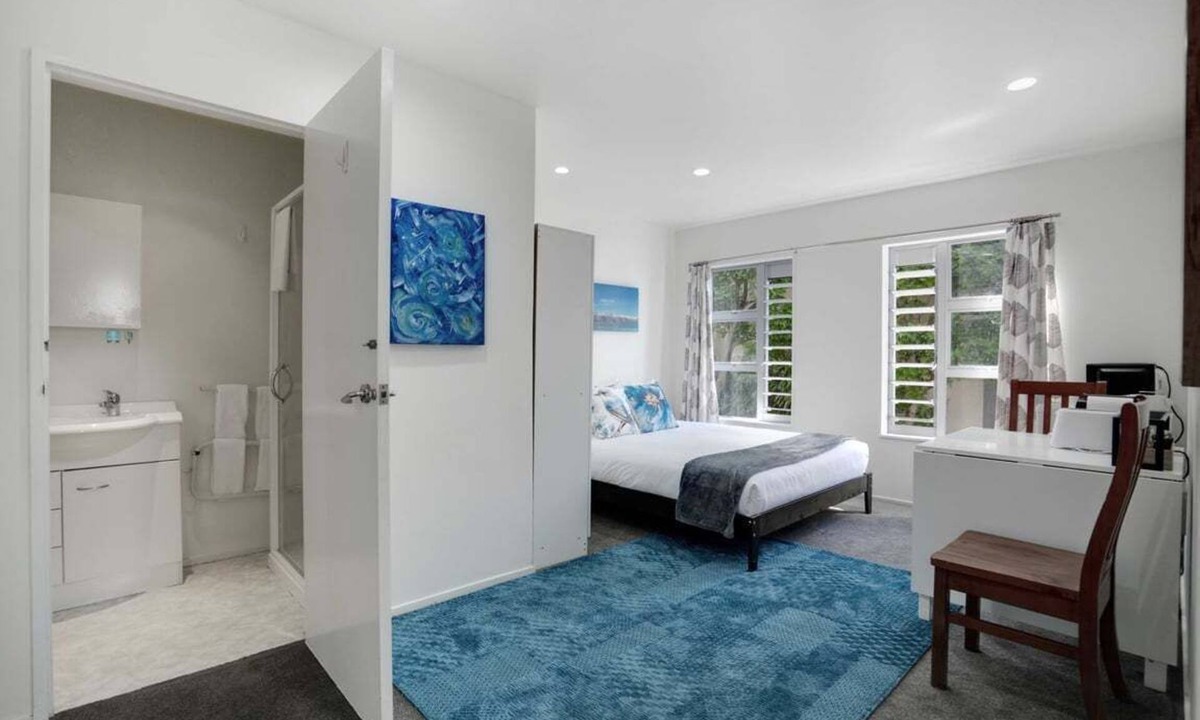 Grafton Apartment | Compact Stay On Train One Stop to Eden Park