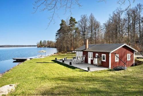 Moheda House | Cottage With Beach Plot, Boat And Jetty In Småland