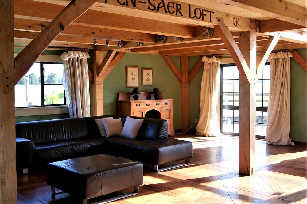 Waharoa Cabin | Cozy Accommodation for a Romantic Getaway near Matamata, North Island