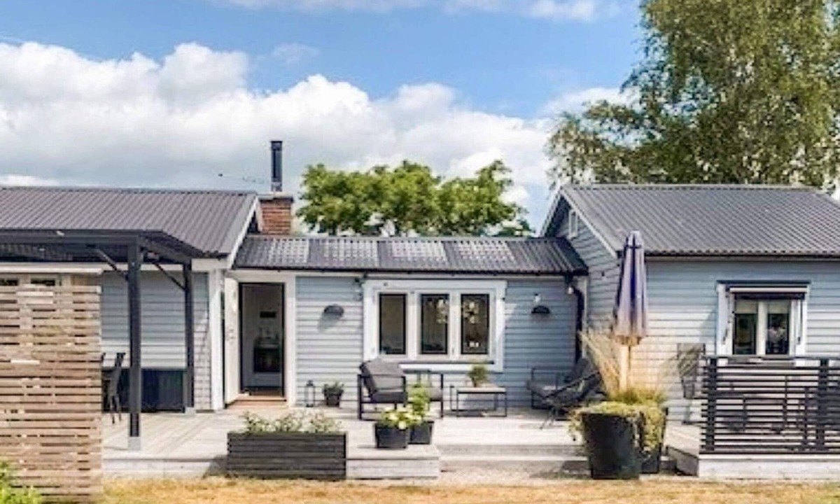 Falkvik House | Cozy Beach Cottage in Grammahagen