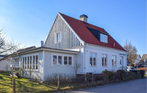 Brantevik House | Cozy Home In Brantevik With House Sea View