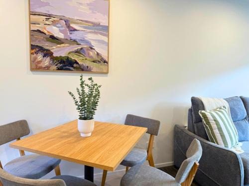 Lower Hutt House | Cozy Wellington Retreat with Outdoor Space