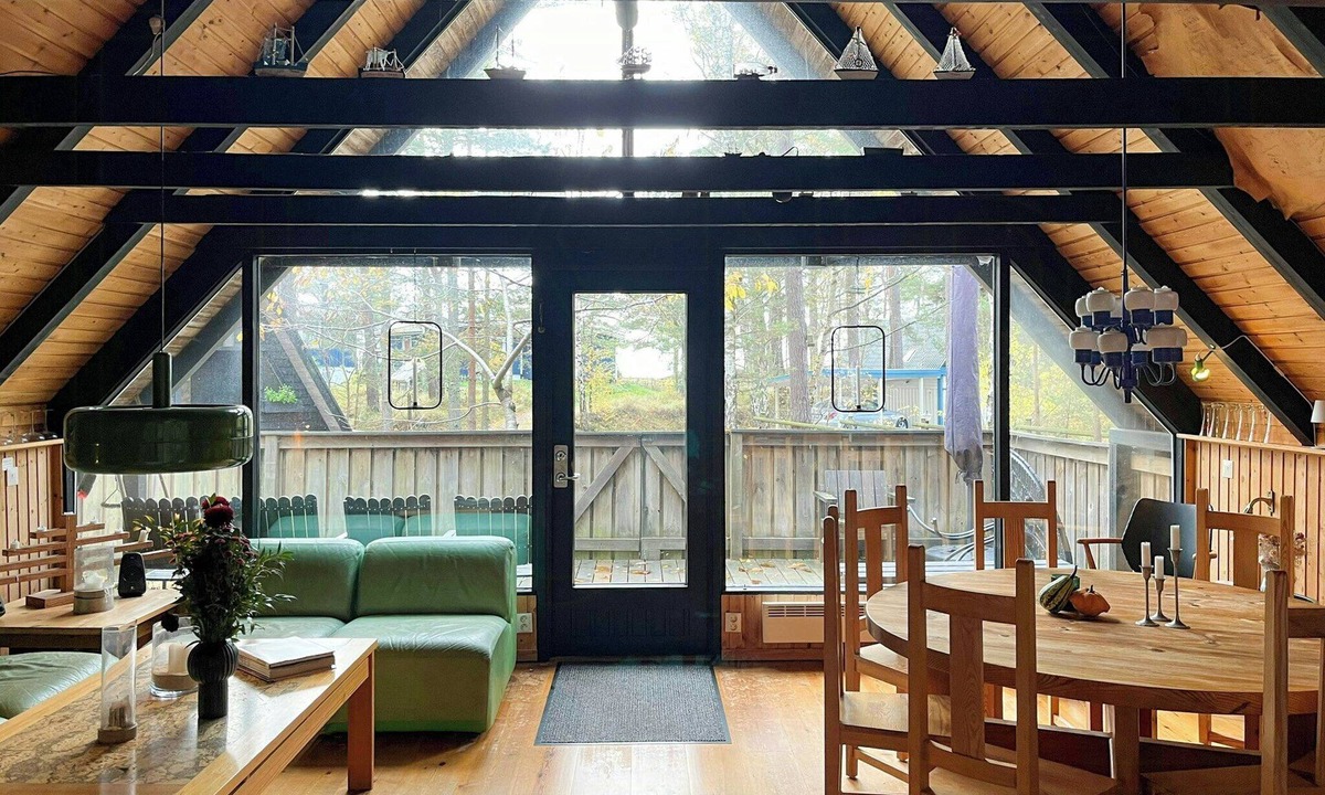 Aspet House | Danish-designed cottage 50 metres from the beach