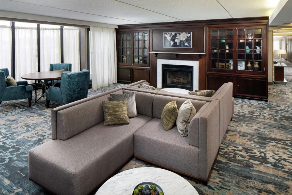 Nashua Hotel | DoubleTree by Hilton Nashua